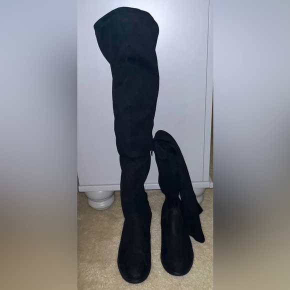 Black thigh high boots - Picture 1 of 3